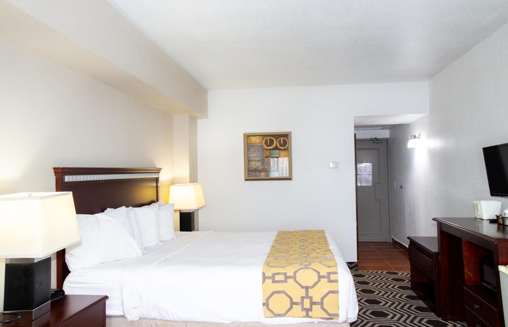 Baymont By Wyndham Delavan Near Lake Geneva Exterior photo