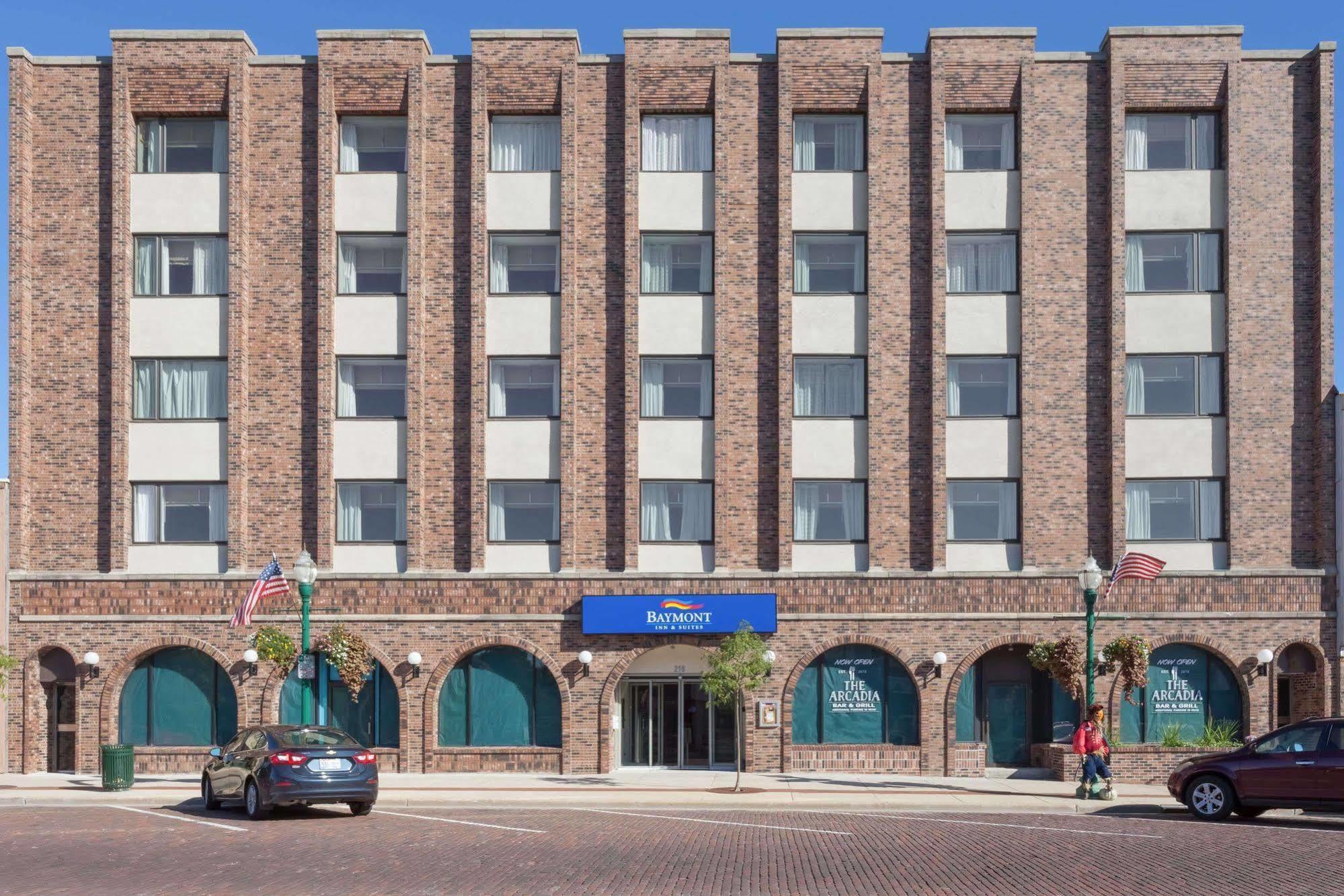 Baymont By Wyndham Delavan Near Lake Geneva Exterior photo